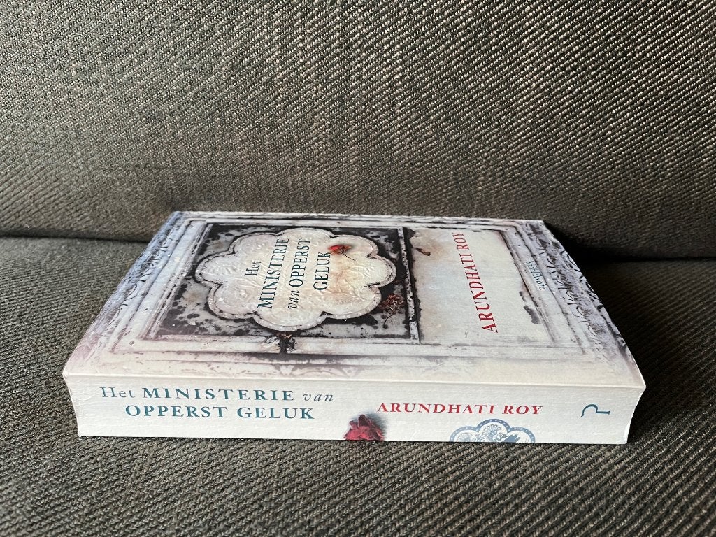 Arundhati Roy - Het ministerie van Opperst Geluk., Ophalen of Verzenden, Zo goed als nieuw, Arundhati Roy