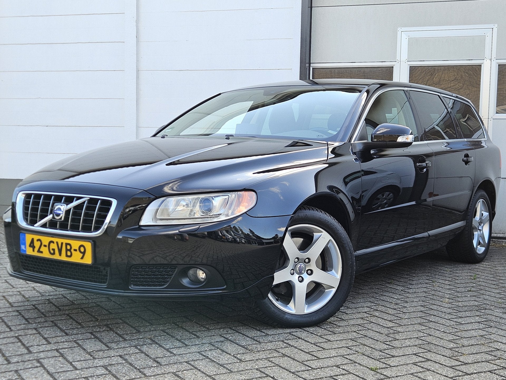 Volvo V70 2.5T Summum / Automaat / Youngtimer / Incl BTW!, 1573 kg, 93 €/maand, Euro 4, Onderhoudsboekje
