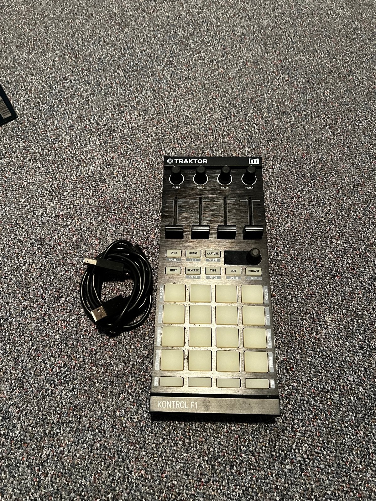 Native Instruments Traktor Kontrol F1 DJ Controller, Verzenden, Gebruikt