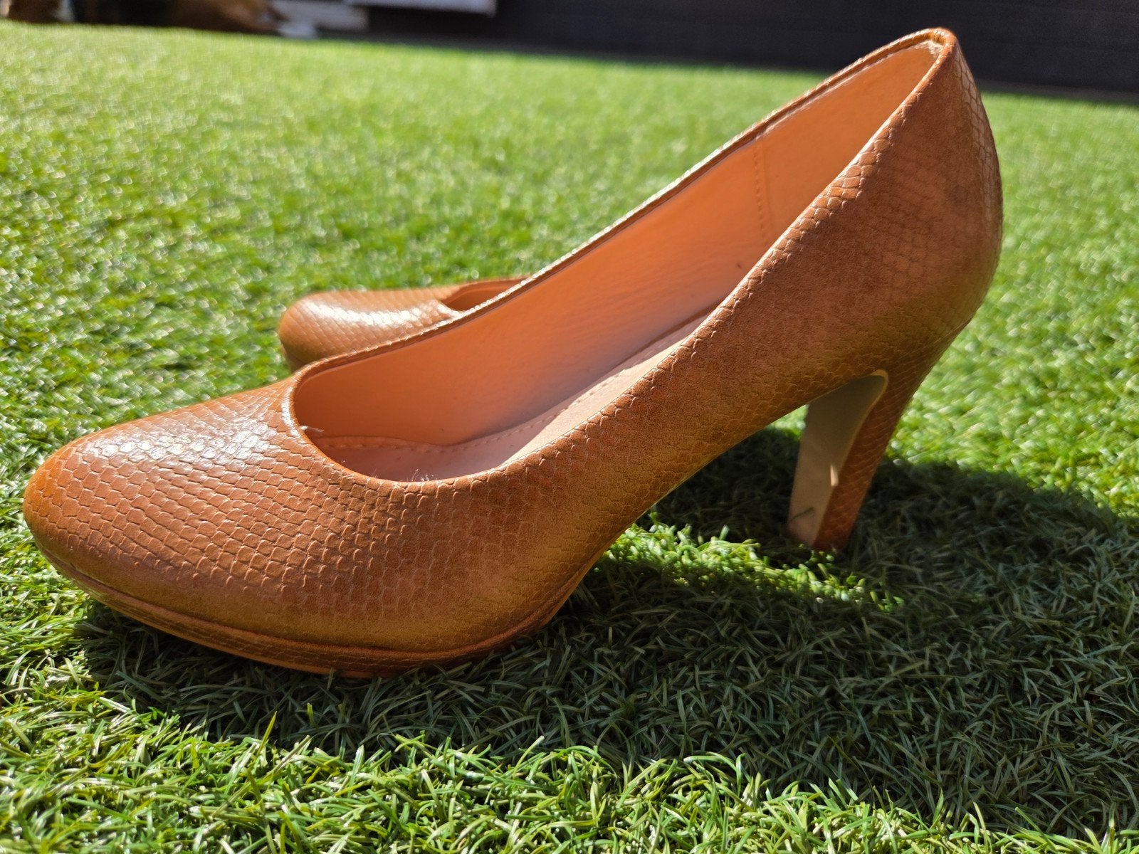 Bruine pumps maat 39, Verzenden, Zo goed als nieuw, Bruin