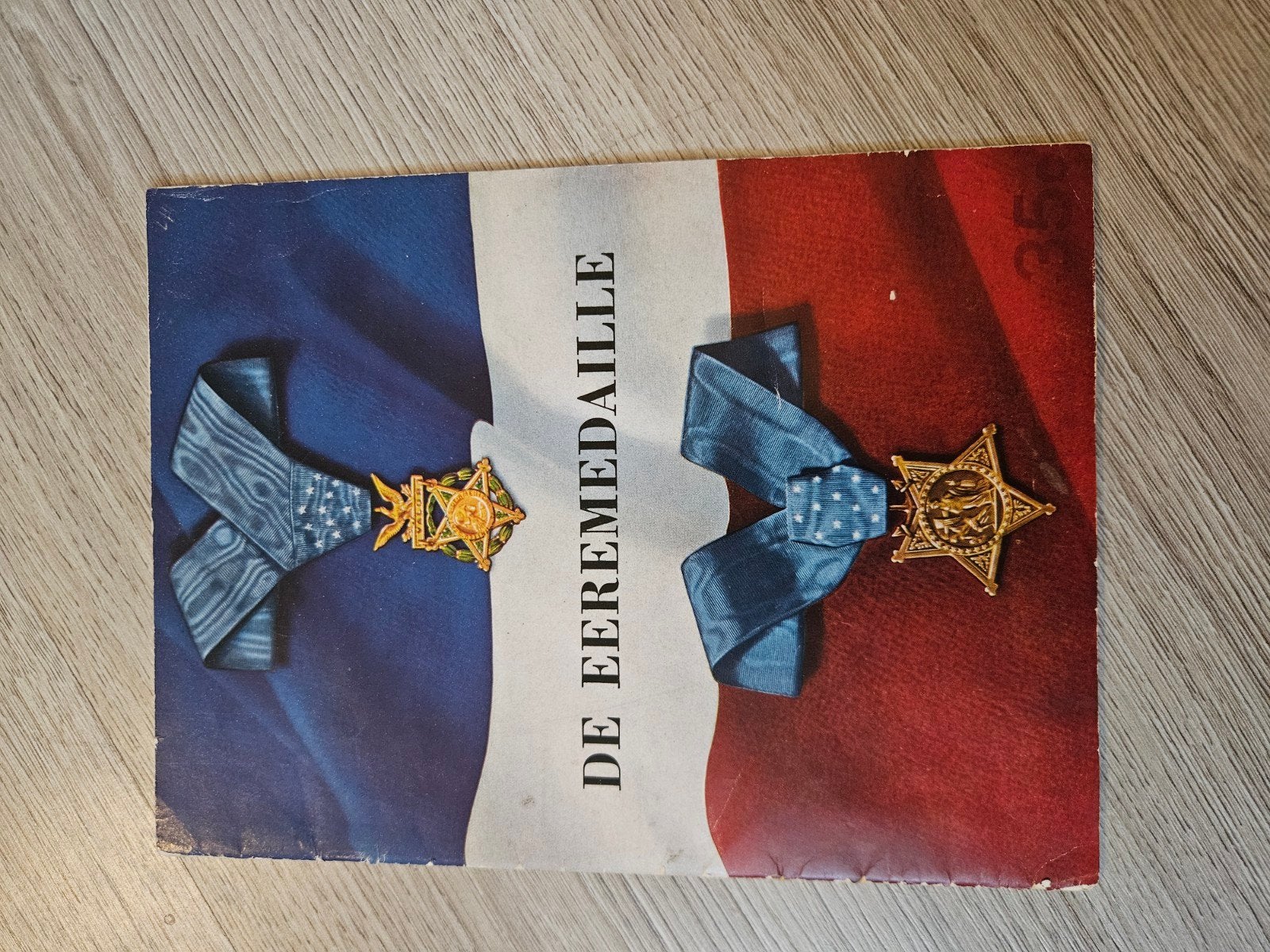 De Eeremedaille - Oorlogsboek WO2 Pearl Harbor, Ophalen of Verzenden, Zo goed als nieuw, Overige onderwerpen