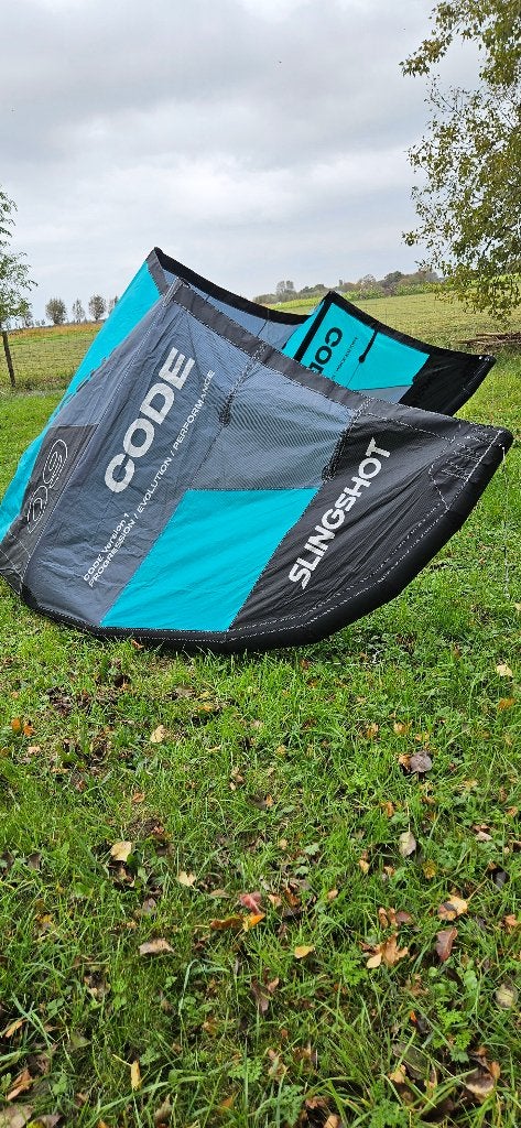 Slingshot Code V1 + Sentry bar, Watersport en Boten, Gebruikt, Kitesurf-set, 9 m², Geen board