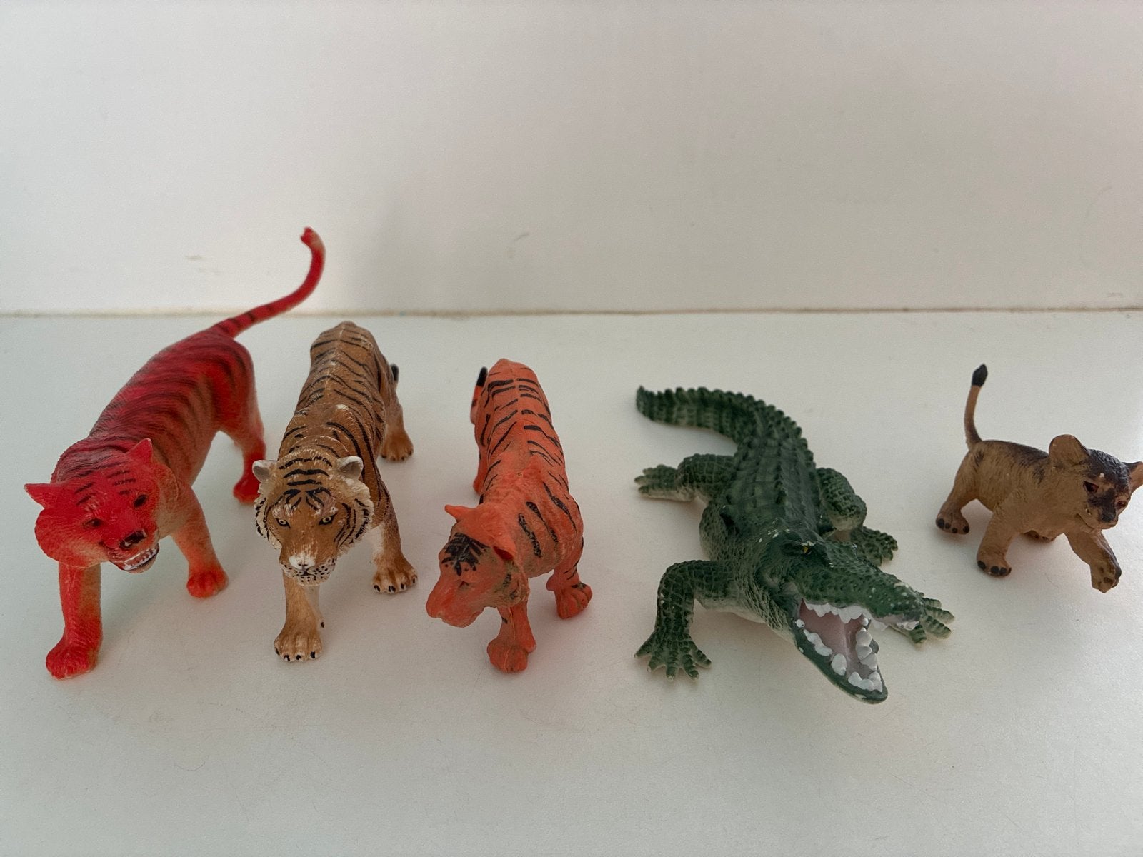 Dierenfiguren: Tijgers, Krokodil en Leeuwenwelp Speelgoed, Ophalen, Zo goed als nieuw, Jongen of Meisje