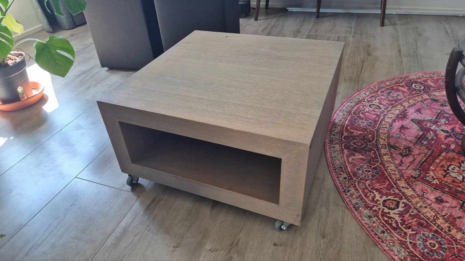 Houten salontafel op wielen, Huis en Inrichting, Tafels | Salontafels, Ophalen, Gebruikt, 50 tot 100 cm, Vierkant