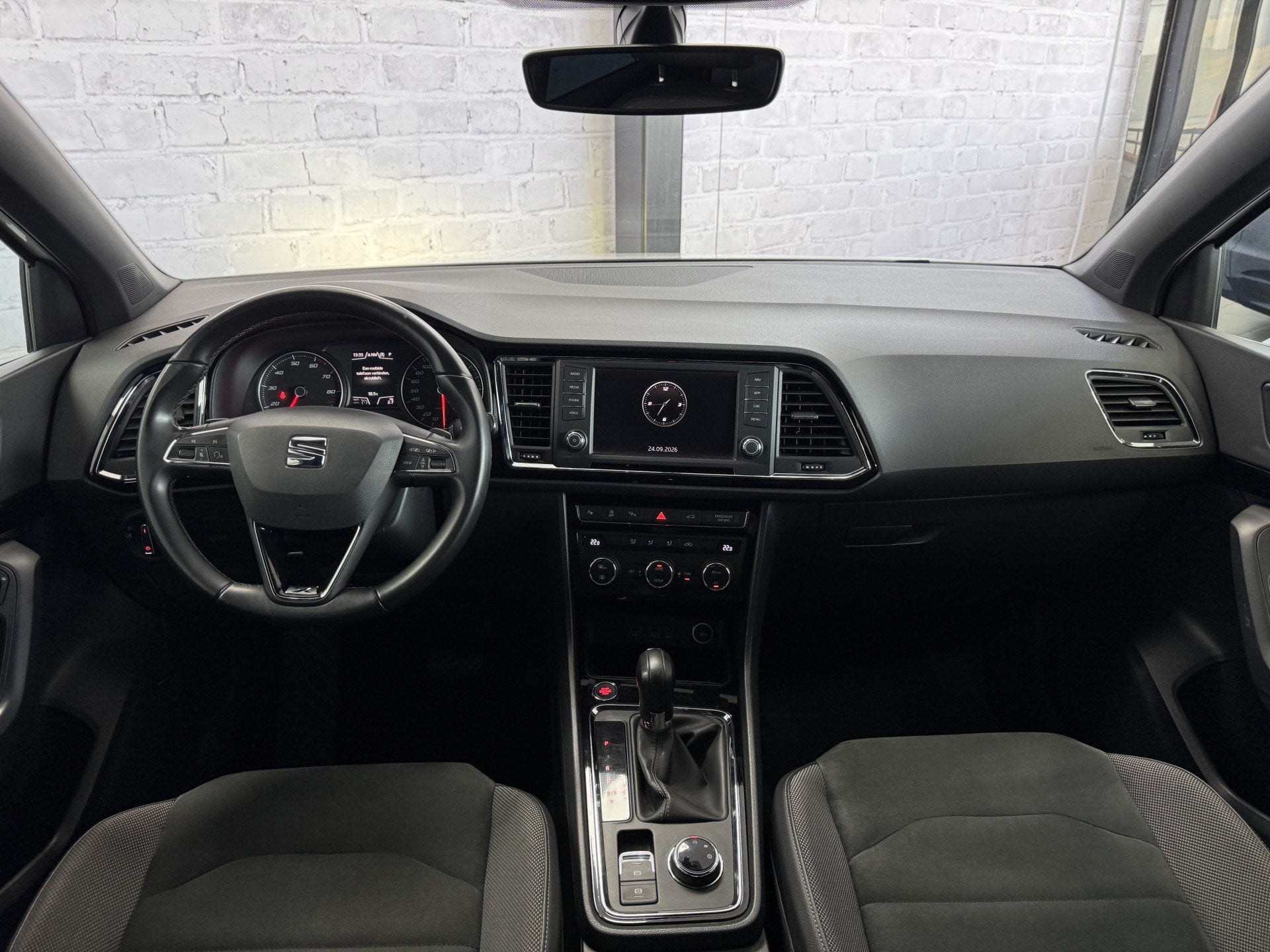 SEAT Ateca 1.5 TSI Xcellence Business Intense Trekhaak CarPl, Auto's, 4 cilinders, 150 pk, Ateca, Wit