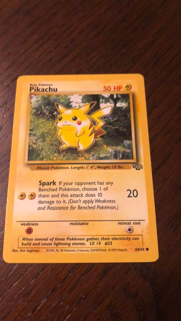 Pikachu, Hobby en Vrije tijd, Verzamelkaartspellen | Pokémon, Ophalen of Verzenden, Zo goed als nieuw