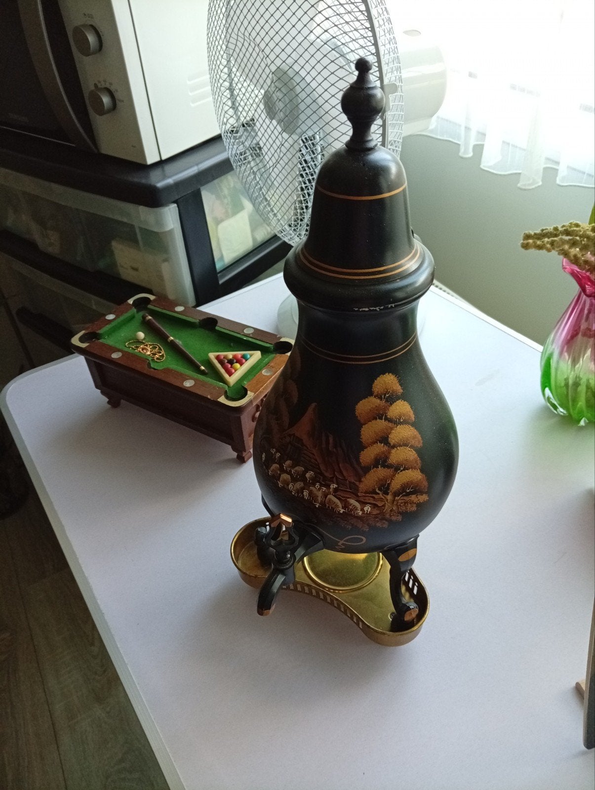 Decoratieve theepot/samovar met Oosterse afbeelding, Ophalen