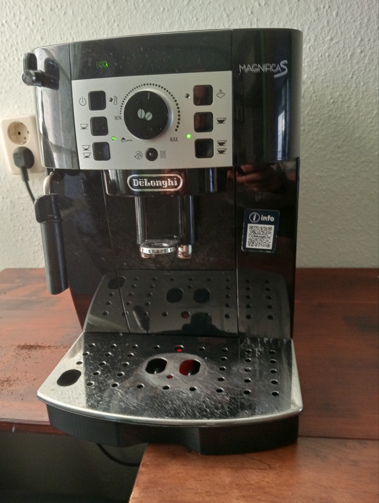 DeLonghi Magnifica S volautomatische espressomachine, Witgoed en Apparatuur, Ophalen, Koffiemachine, Koffiebonen, Zo goed als nieuw