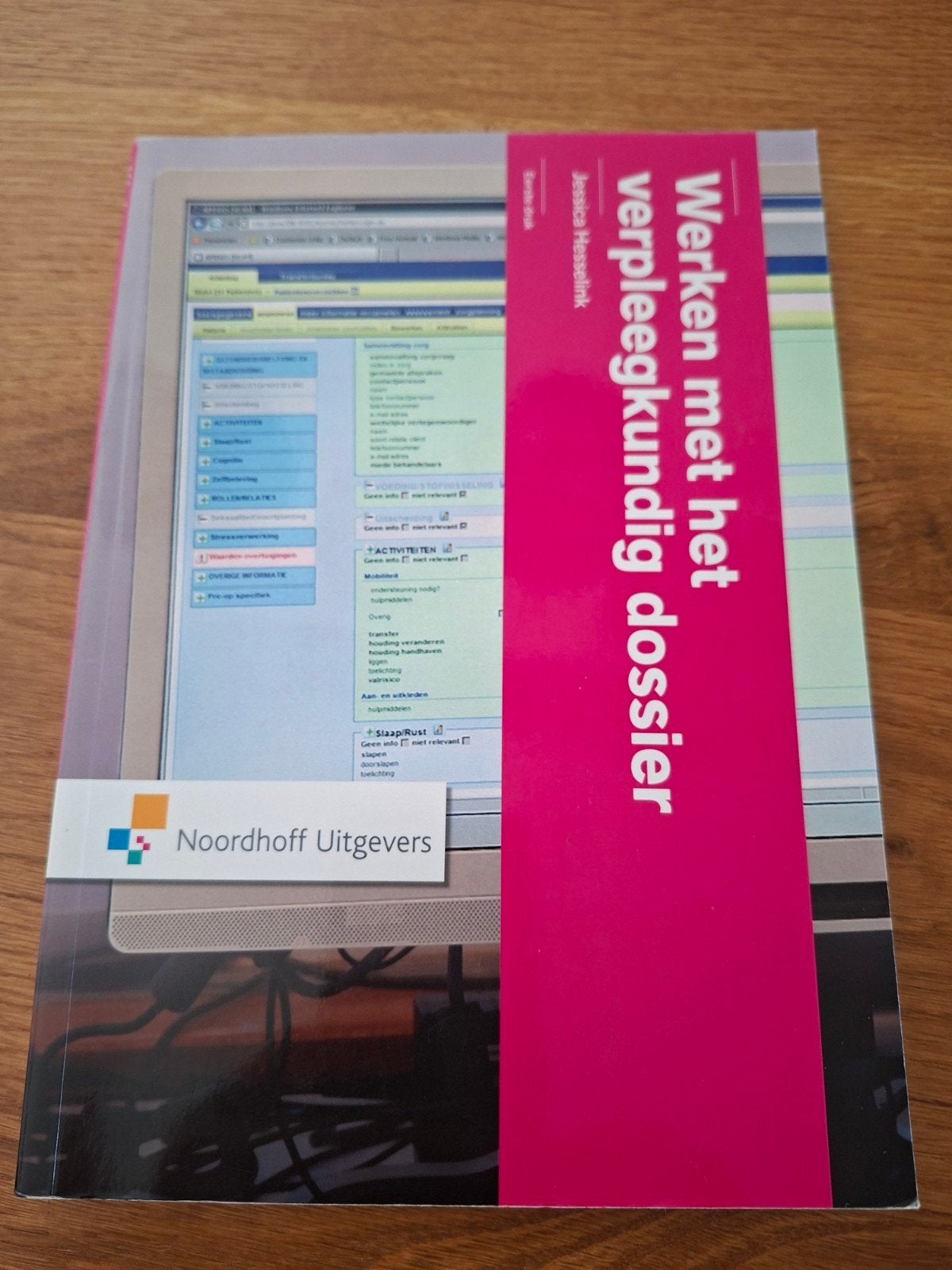 Werken met het verpleegkundig dossier, Boeken, Studieboeken en Cursussen, Ophalen of Verzenden, Gelezen, HBO, Jessica Hesselink