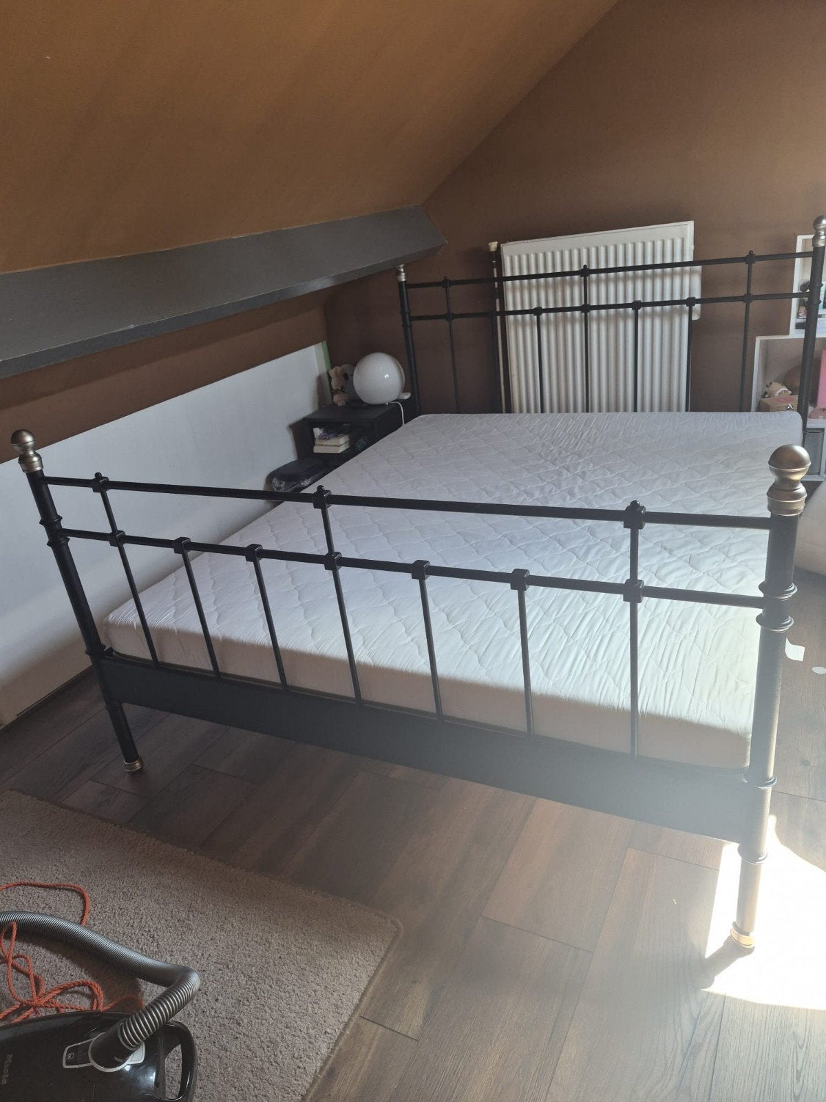 Bed te koop compleet met matras,topper en lattenbodem, Ophalen, Zwart, Tweepersoons, Zo goed als nieuw