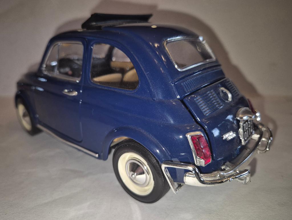 Fiat 500 modelauto 1:18, Ophalen of Verzenden, Zo goed als nieuw, Auto, Bburago