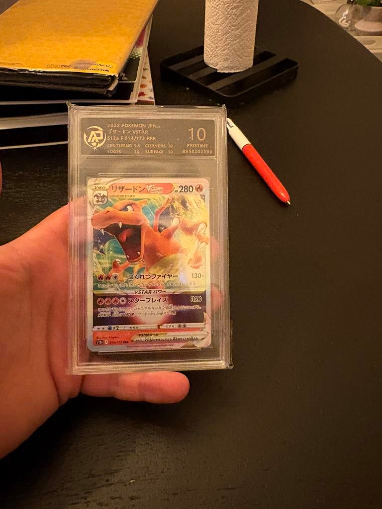 Charizard vstar pristine 10, Hobby en Vrije tijd, Verzamelkaartspellen | Pokémon, Zo goed als nieuw, Meerdere kaarten, Foil, Ophalen of Verzenden