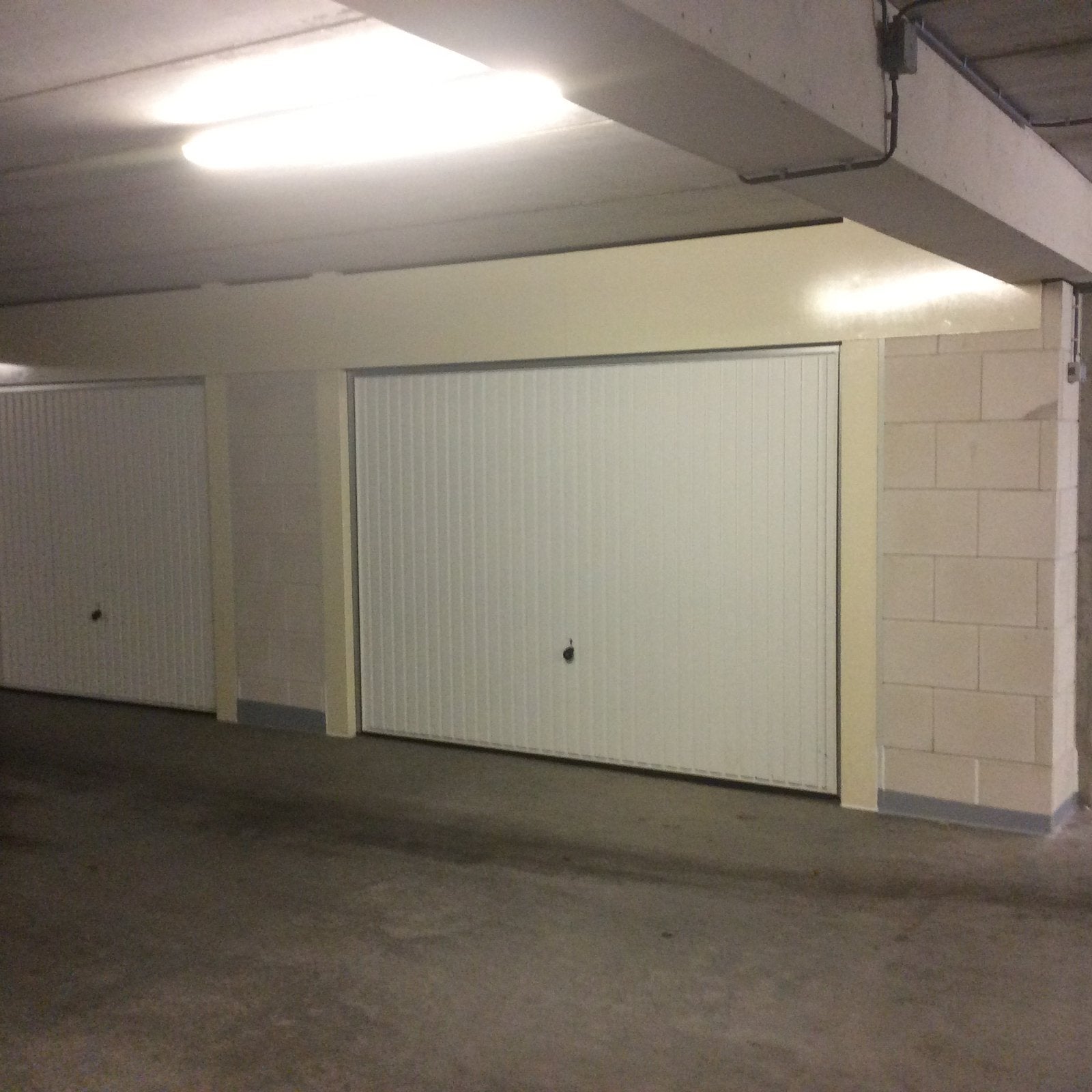 Grote garagebox op toplocatie (station Ede-Wageningen), Gelderland