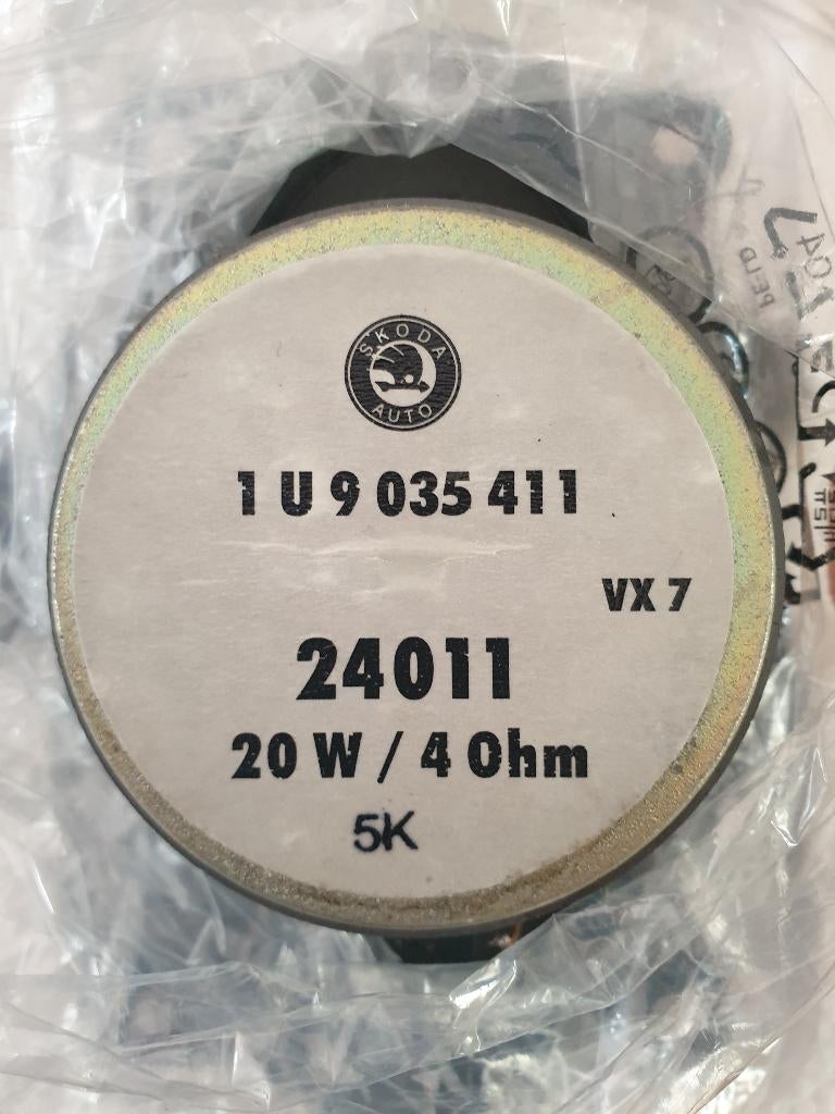 Skoda speaker, 20w, 4 ohm schroefgaten 12,5 cm en 7,5 cm, Ophalen of Verzenden, Gebruikt