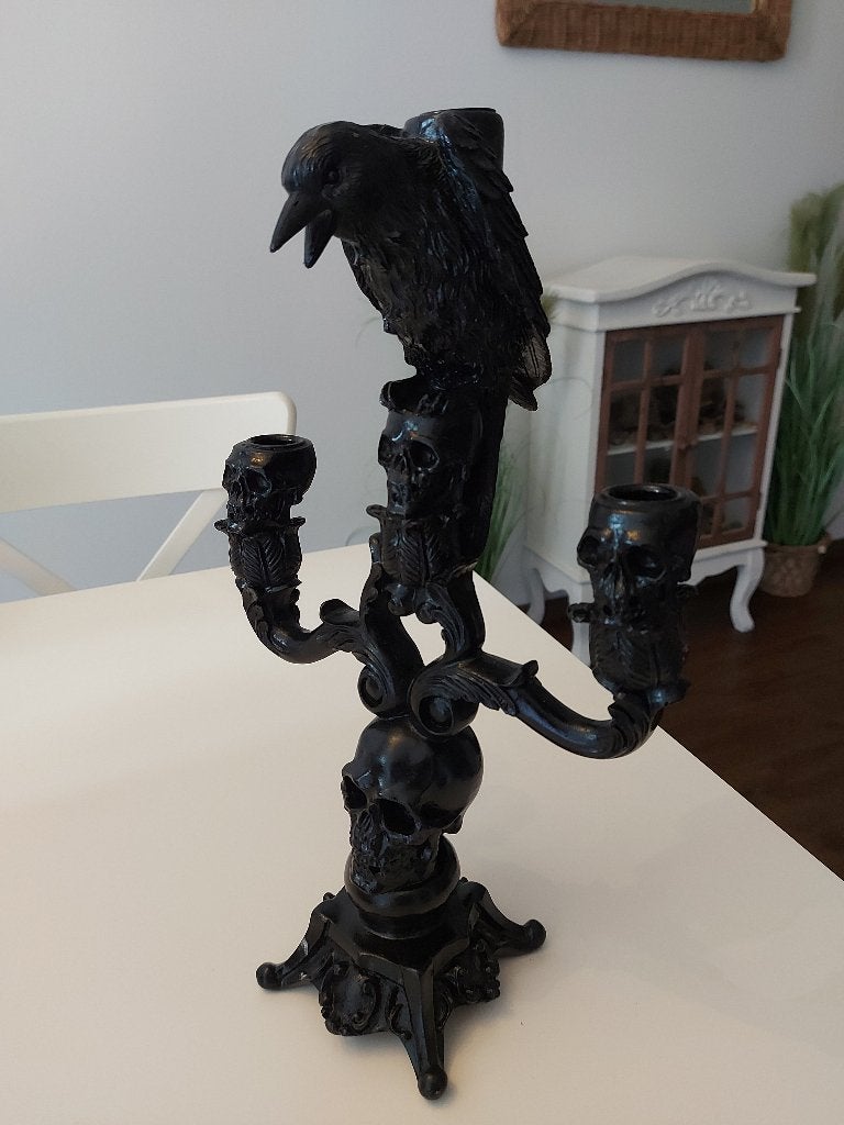 Zwarte Halloween / gothic kandelaar met doodshoofd en kraai, Huis en Inrichting, Woonaccessoires | Kandelaars en Kaarsen, Ophalen