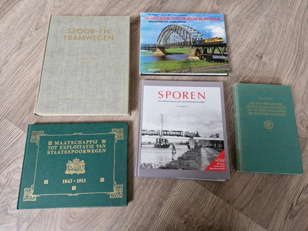 Diverse spoor en tramboeken, Ophalen of Verzenden, Gebruikt, Trein, Boek of Tijdschrift