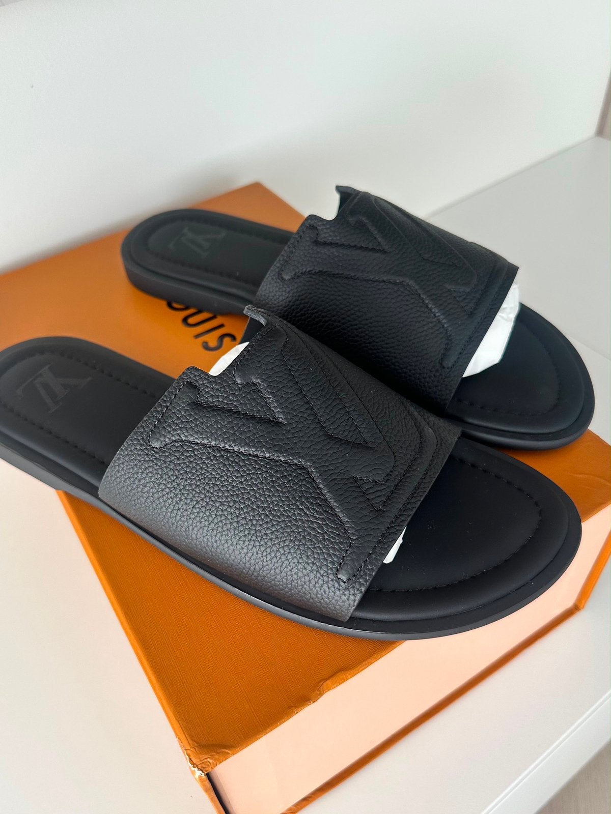 LV SLIPPER HEREN NIEUW MAAT 45-46, Ophalen of Verzenden, Zo goed als nieuw, Zwart