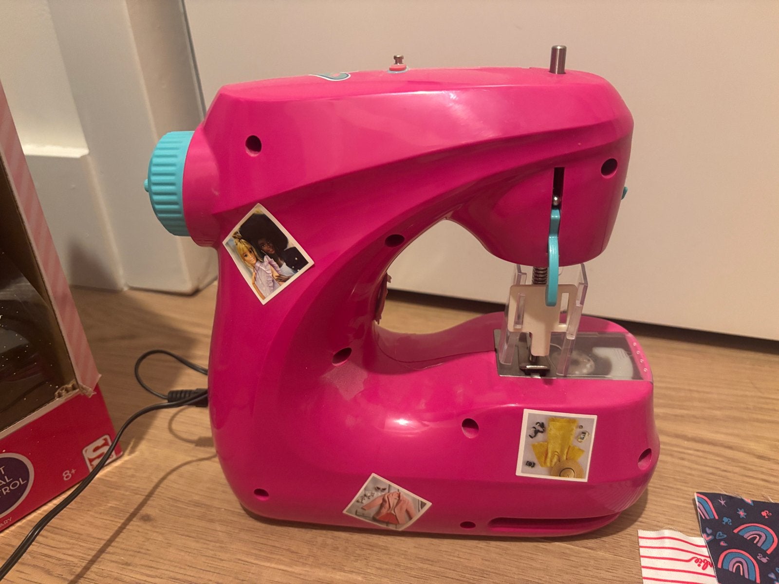 Barbie Naaimachine met accessoires en originele doos, Hobby en Vrije tijd, Naaimachines en Toebehoren, Ophalen of Verzenden, Gebruikt