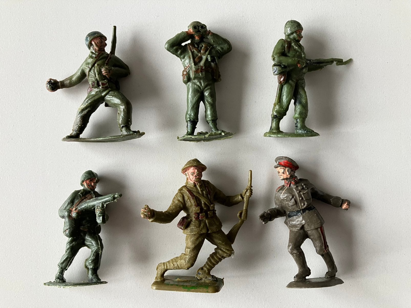 6 kunststof / plastic vintage soldaatjes 1970, Verzenden, Zo goed als nieuw