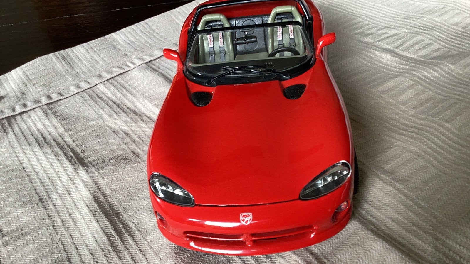 Dodge rood nieuw 1/18, Overige merken, Auto, Groter dan 1:32, Nieuw