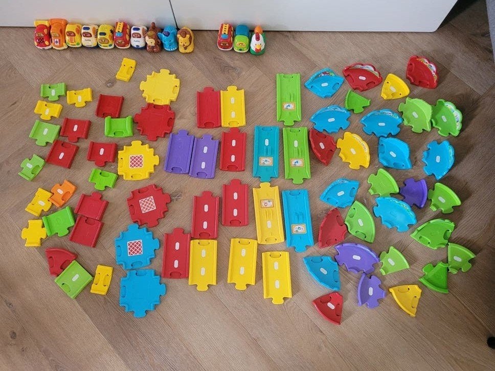 Toet toet auto's (baan, brandweerkazerne en autoambulance), Ophalen, Zo goed als nieuw, 2 tot 4 jaar