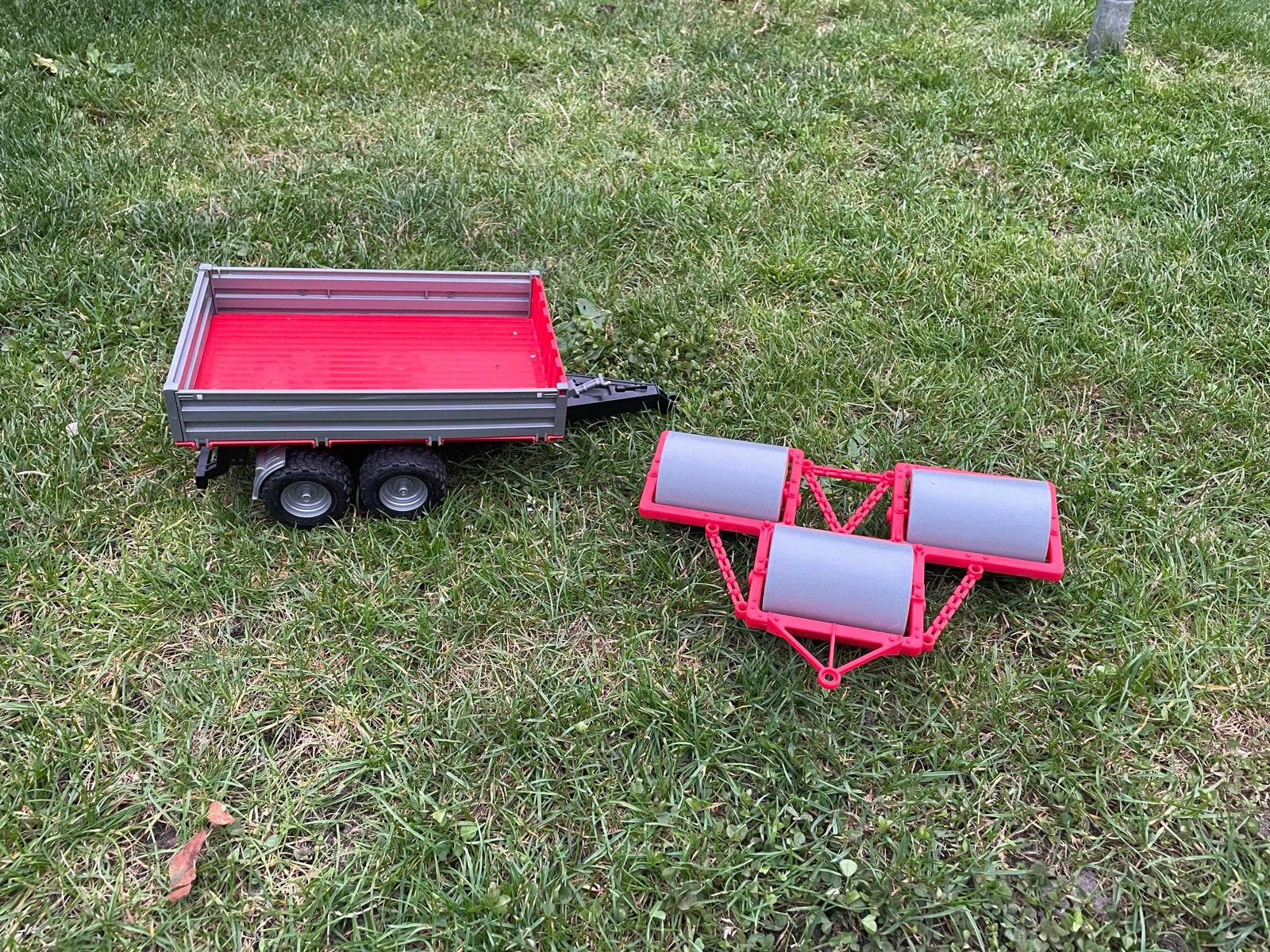 Bruder aanhanger met landbouwmachine, Ophalen, Gebruikt