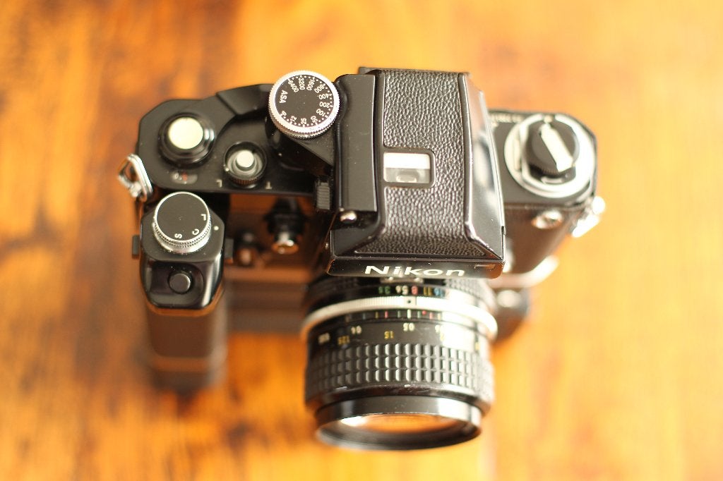 Nikon F2+Prisma+MD1/MB1+ 28mm 1:3.5 Lowepro  tas, 100%, Ophalen of Verzenden, Gebruikt, Spiegelreflex, Nikon