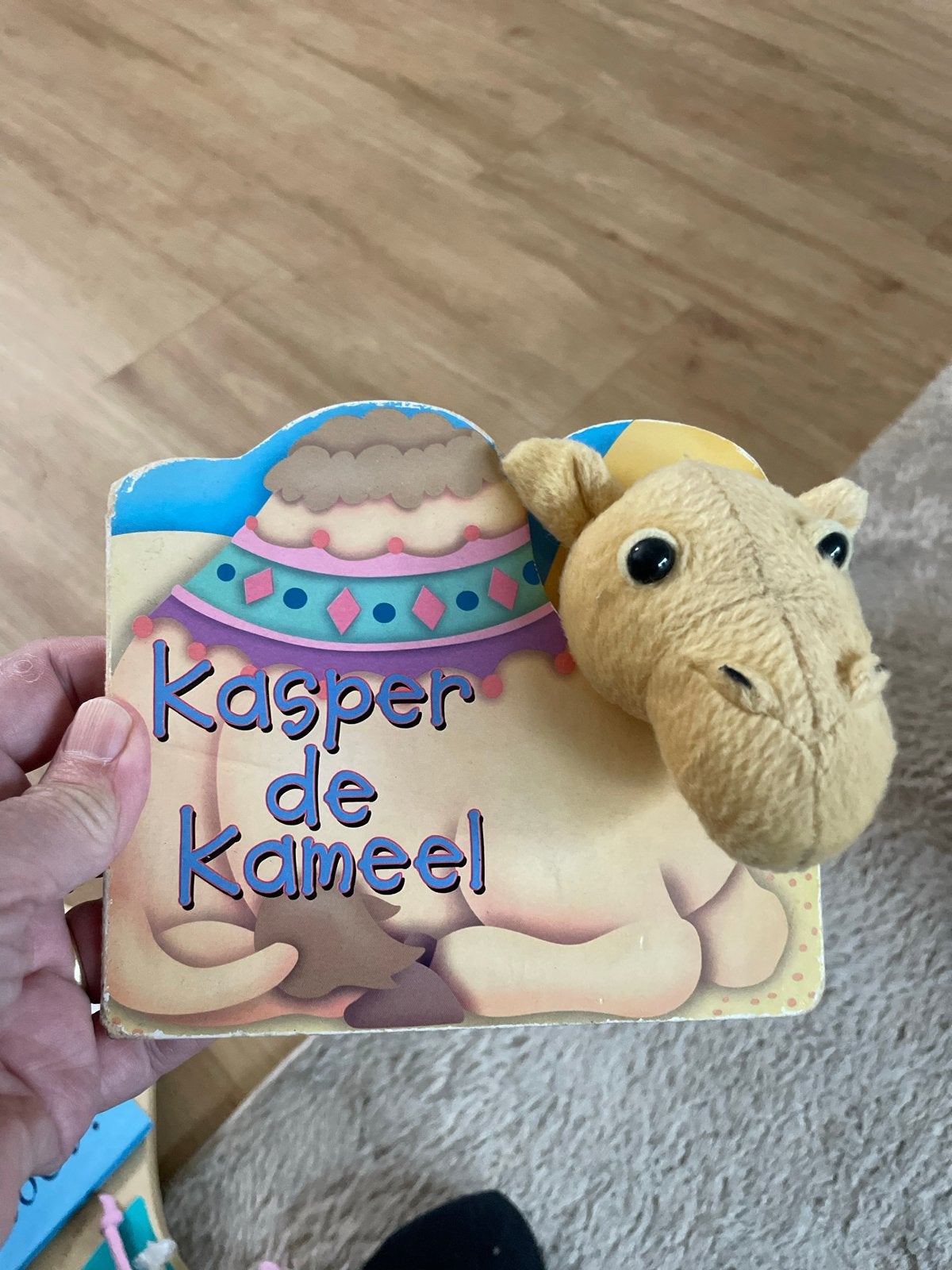 Kasper de Kameel - Voelboekje voor baby's en peuters, Ophalen, Zo goed als nieuw, Uitklap-, Voel- of Ontdekboek, 0 tot 6 maanden