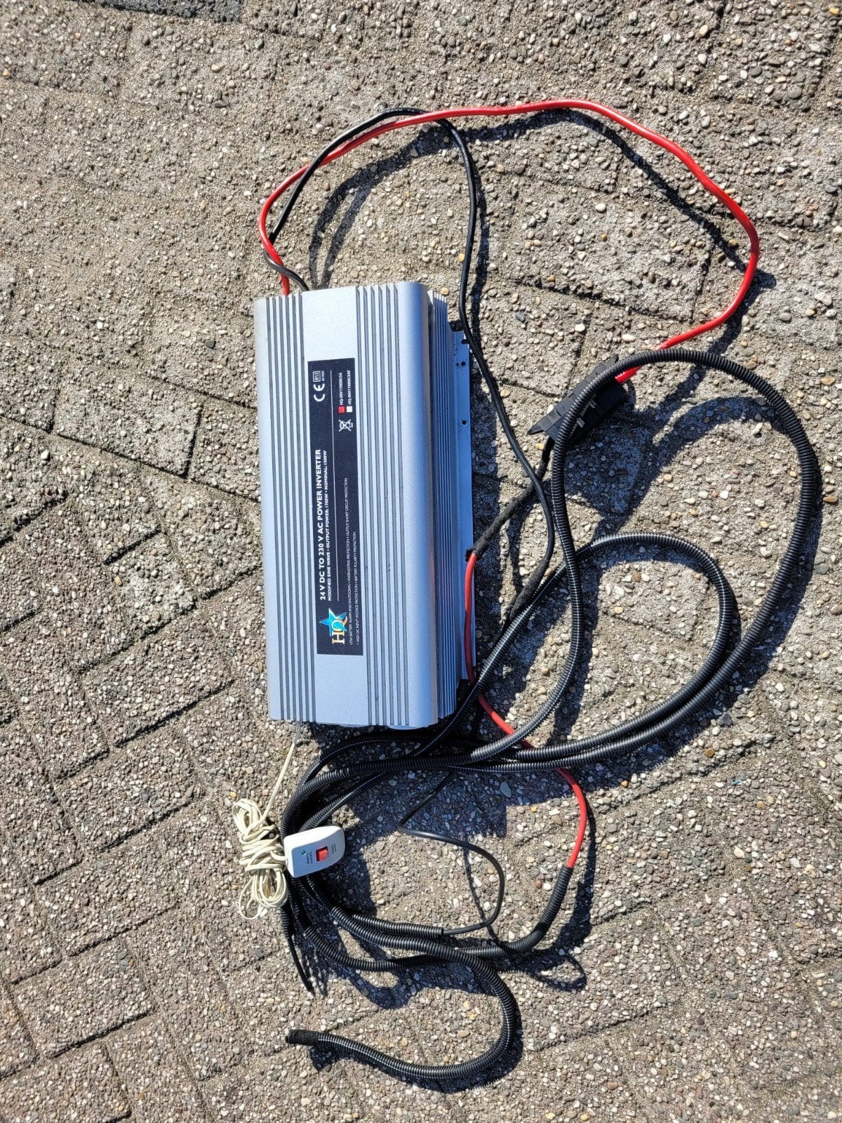 HQ Omvormer 24V DC naar 230V AC - 1700W Piek, Ophalen