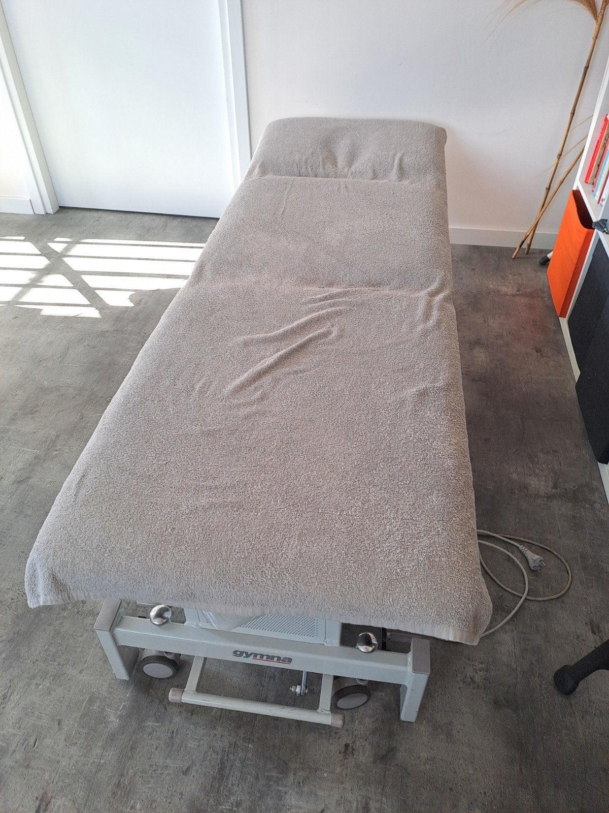 elektrisch verstelbare massagetafel, Ophalen, Gebruikt, Massagetafel