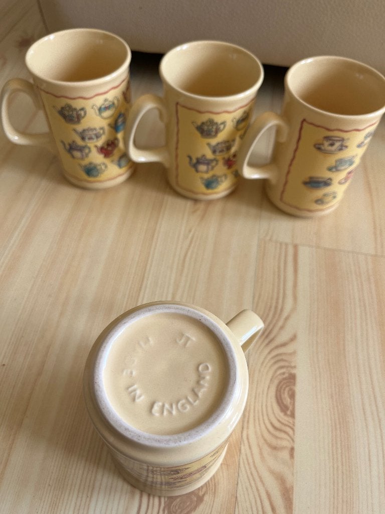 Set van gezellige Thee bekers/mokken!, Gebruikt, Vintage, Ophalen of Verzenden, Kop(pen) en/of Schotel(s)