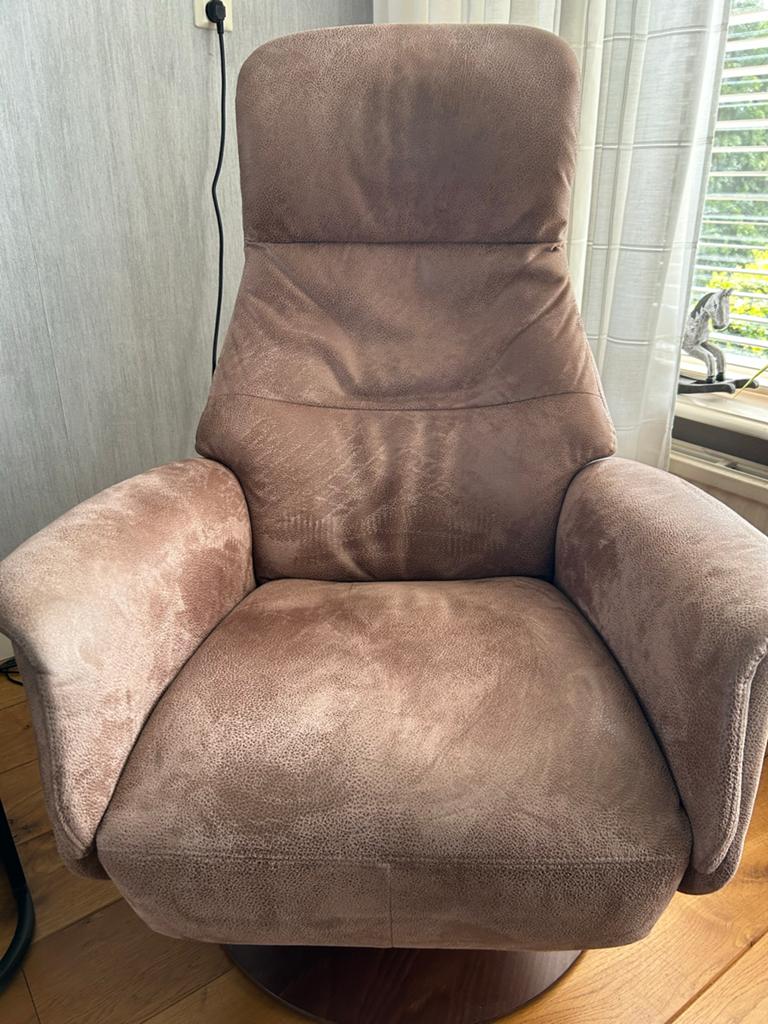 2 Elektrische Relaxstoelen: Comfort in Twee Maten, Huis en Inrichting, Stoelen, Ophalen, Gebruikt, Twee, Bruin