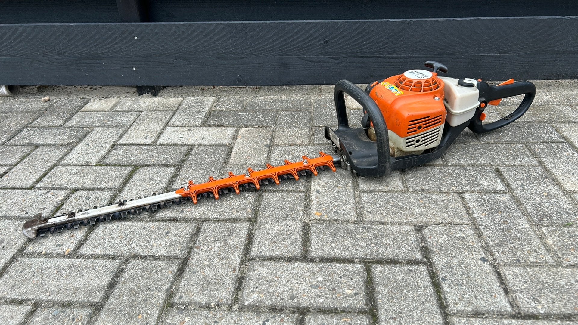 Stihl heggenschaar hs81t, Ophalen, Zo goed als nieuw, Benzine