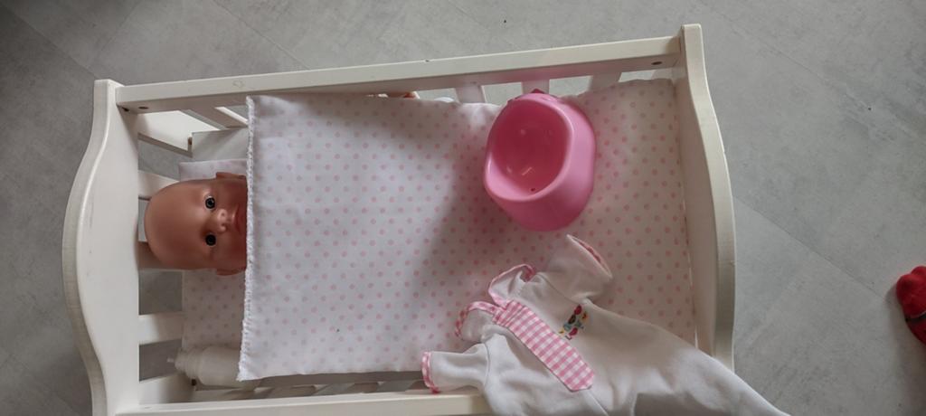 Houten poppen bed met dekje en pop, Ophalen of Verzenden