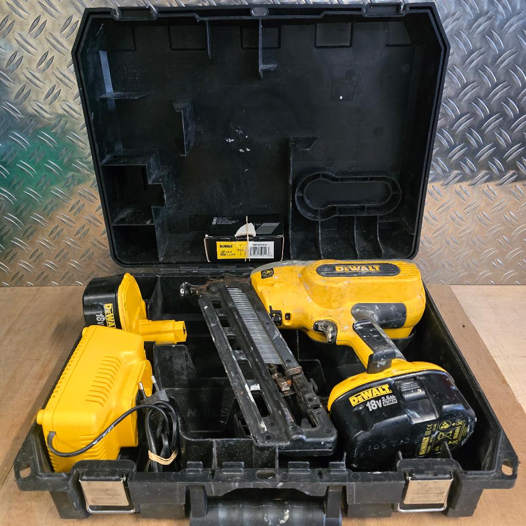 DeWalt DC618-18V Accu Tacker Spijkerpistool + Lader + Accu's, Ophalen, Gebruikt