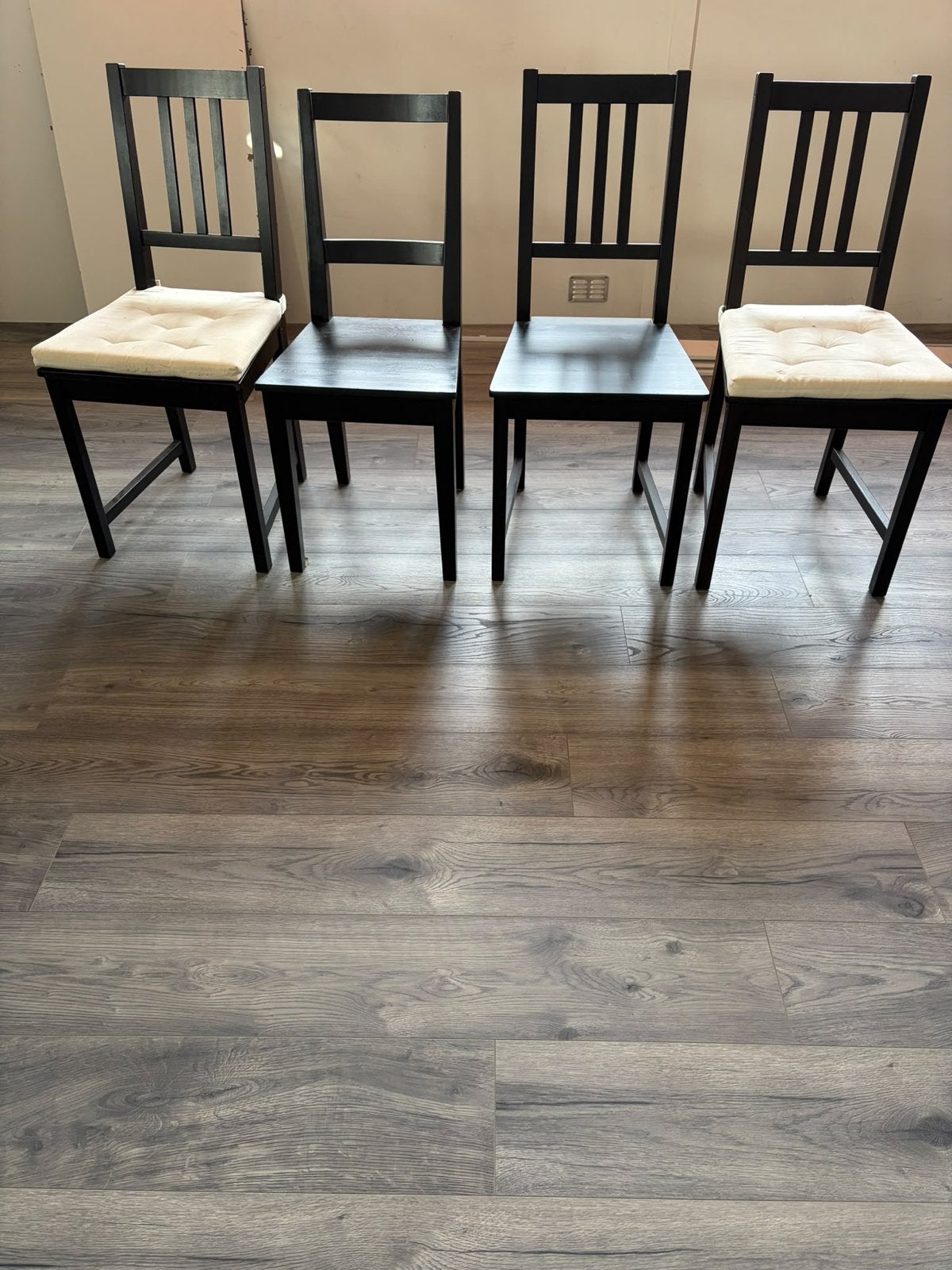 4 zwarte houten eetkamerstoelen met 2 kussens, Ophalen, Gebruikt, Zwart, Vier