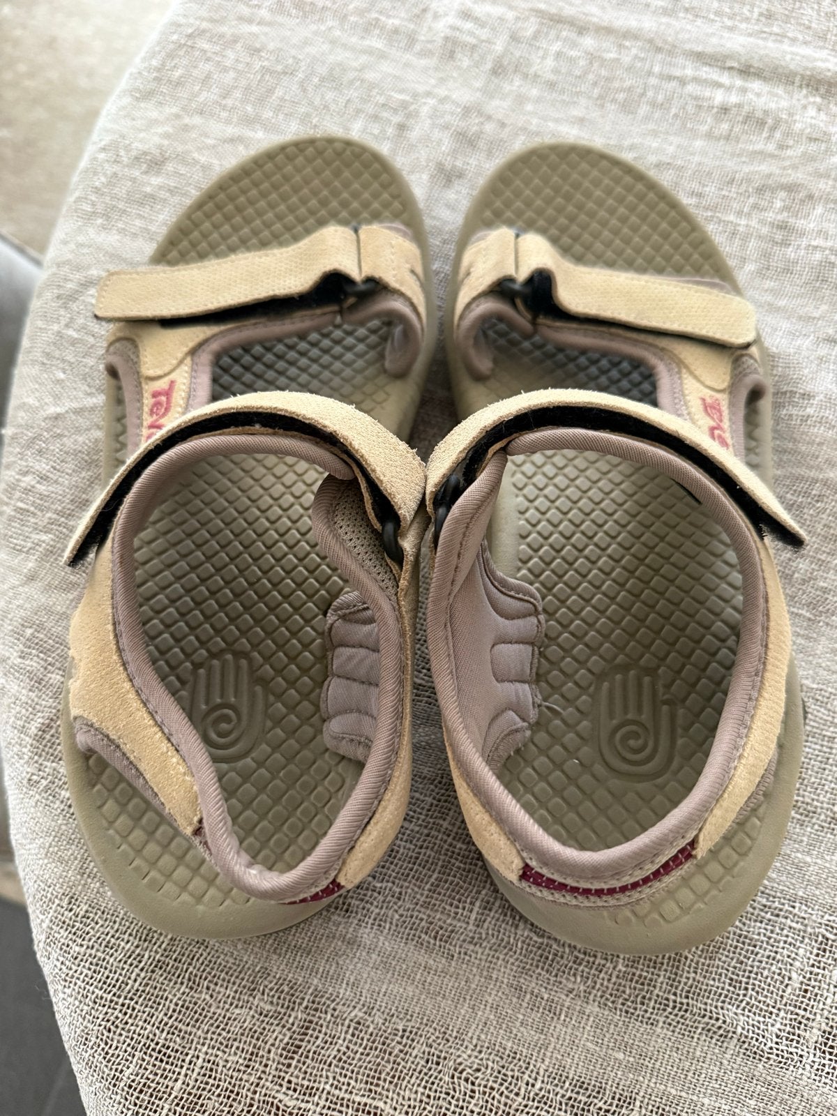 Teva sandalen maat 40, Ophalen of Verzenden, Gedragen, Beige, Sandalen of Muiltjes