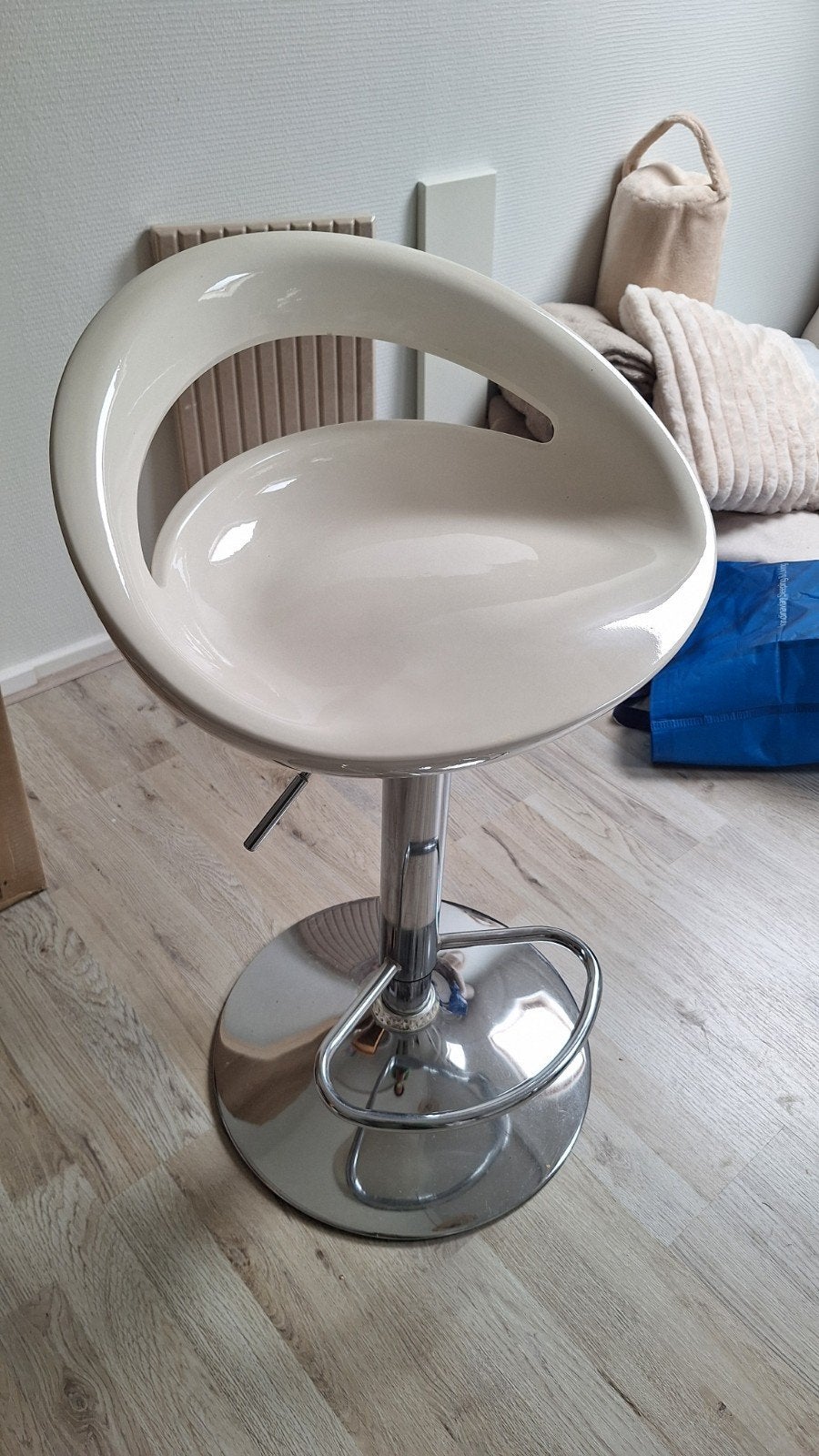 In hoogte verstelbare barkruk wit/crème met zilver