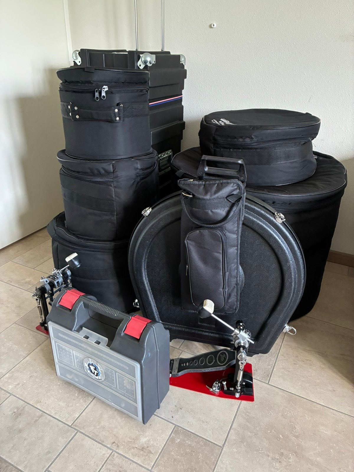 Foto 2 van Pearl drumstel COMPLEET!  hardware/cymbals/tassen