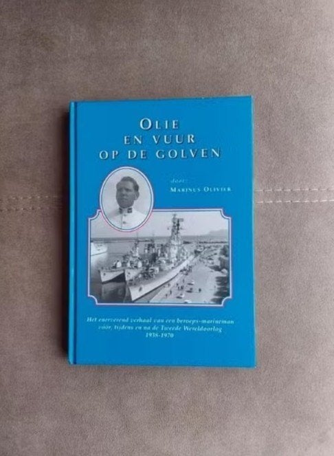Olie en Vuur op de Golven door Marinus Olivier, Tweede Wereldoorlog, Marinus Olivier, Ophalen of Verzenden, Zo goed als nieuw