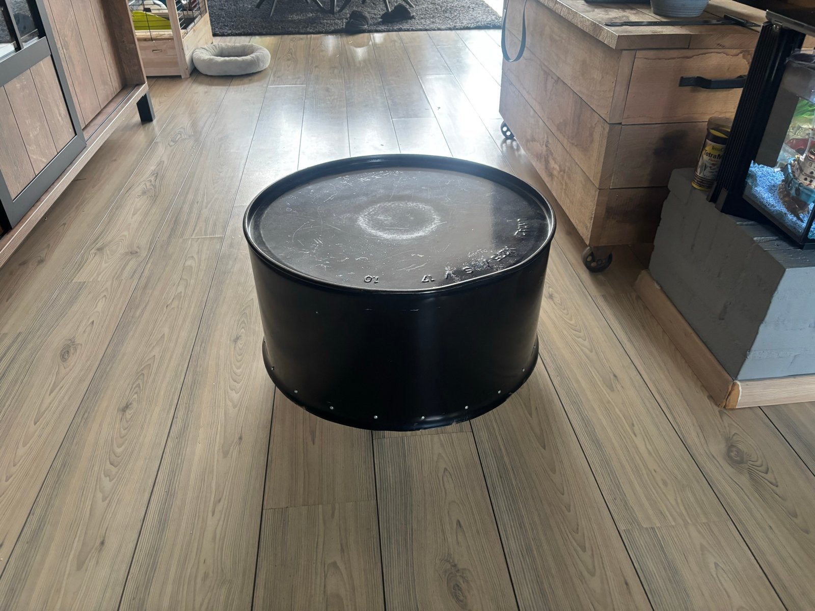 Unieke salontafel van olievat - Zwart, robuust design, Ophalen, Gebruikt, Rond, 50 tot 100 cm