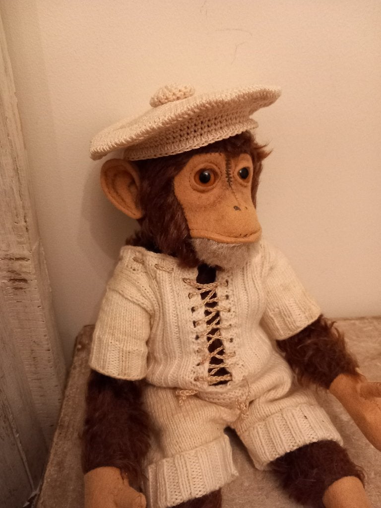 Antiek apen pakje. antieke hansop met baret., Ophalen of Verzenden