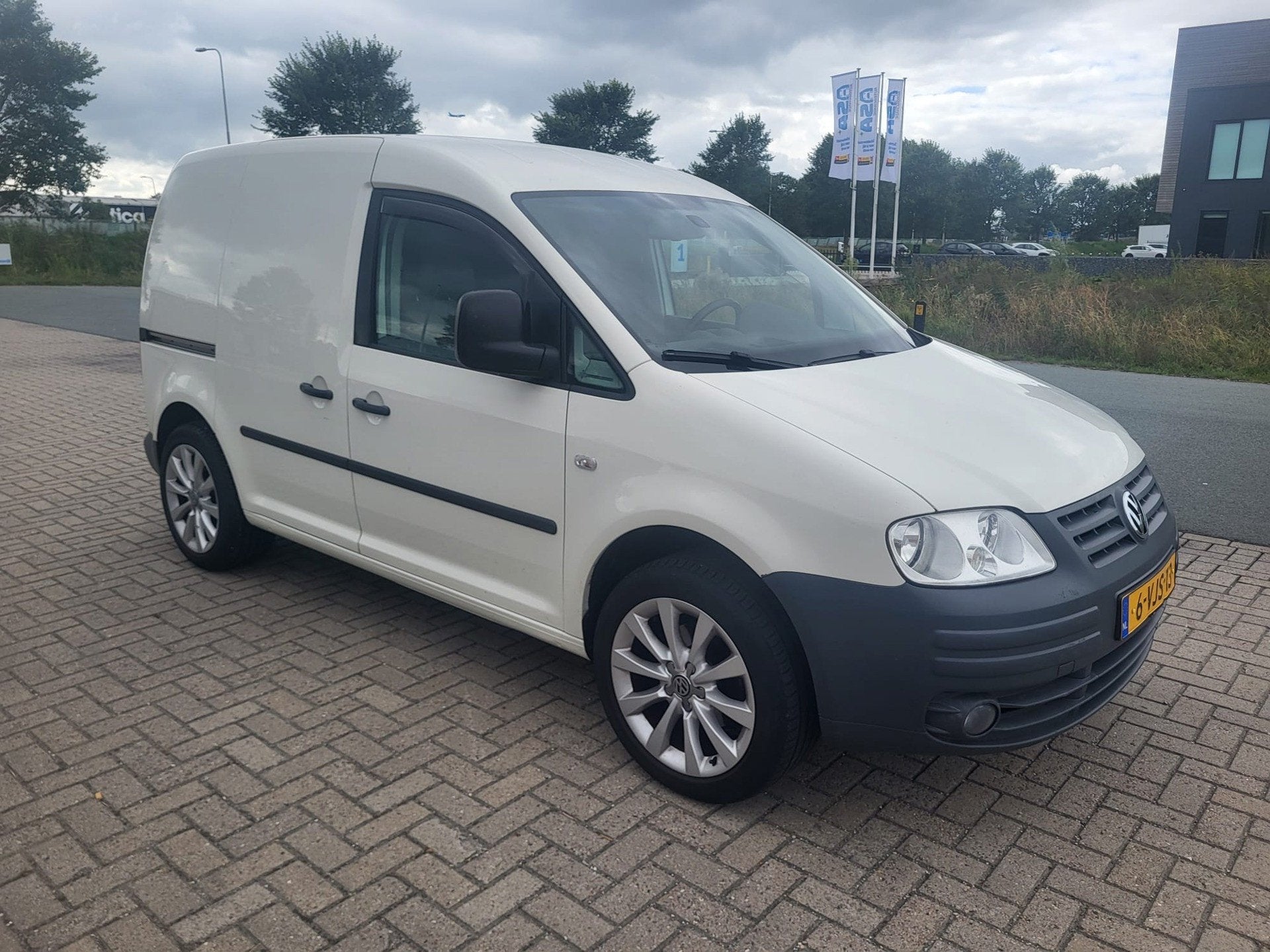 Volkswagen Caddy 1.9 TDI BlueMotion AIRCO EURO 5 WIT 2010, Auto's, Bestelauto's, Voorwielaandrijving, Euro 5, 1370 kg, 4 cilinders