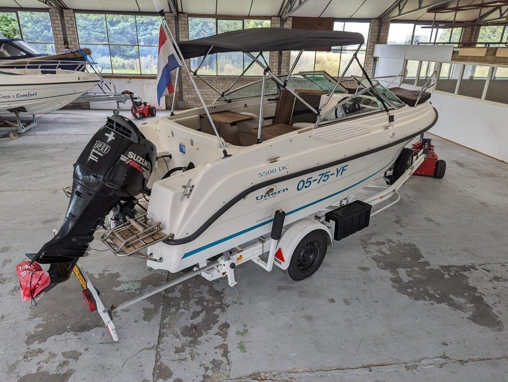 Uttern 5500DC Suzuki 140pk EFI viertakt trailer kenteken., Watersport en Boten, Gebruikt, Viertaktmotor, 140 pk, Buitenboordmotor