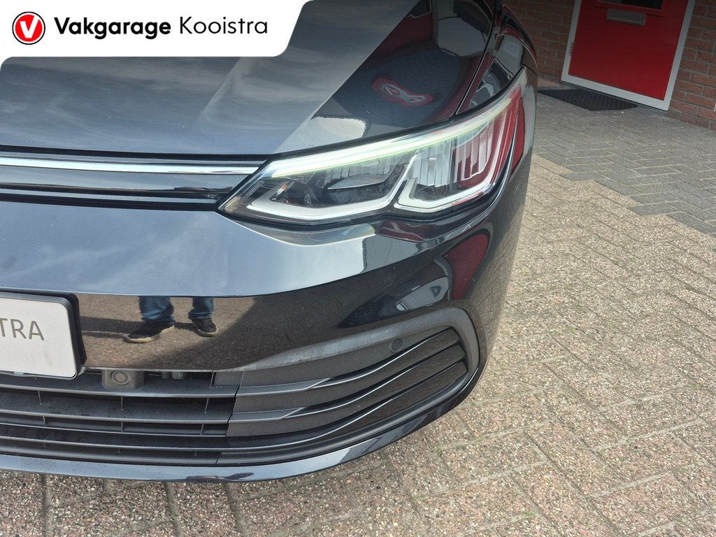 Volkswagen GOLF 1.5 TSI Life|Navi|ACC|Carplay|Stoelverwarmin, 12 maanden, Stof, 4 cilinders, Zwart