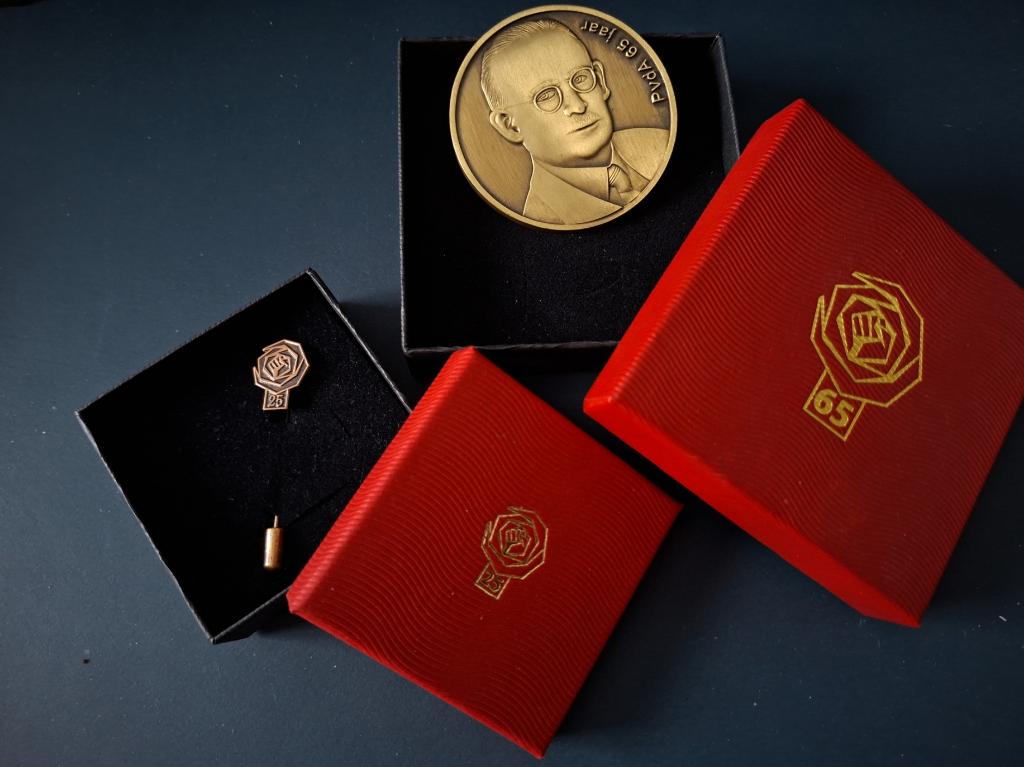 PvdA Penningen: 65 jr. (Willem Drees) en 25 jr. lidmaatschap, Ophalen of Verzenden, Brons, Nederland