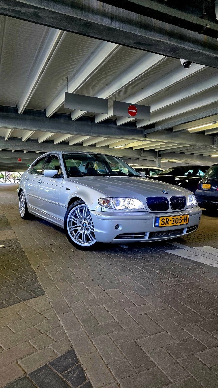 BMW 3-Serie 3.0 I 330 2003 Grijs ook te ruil tegen gti, Auto's, BMW, Automaat, Zwart, 75 €/maand, Particulier