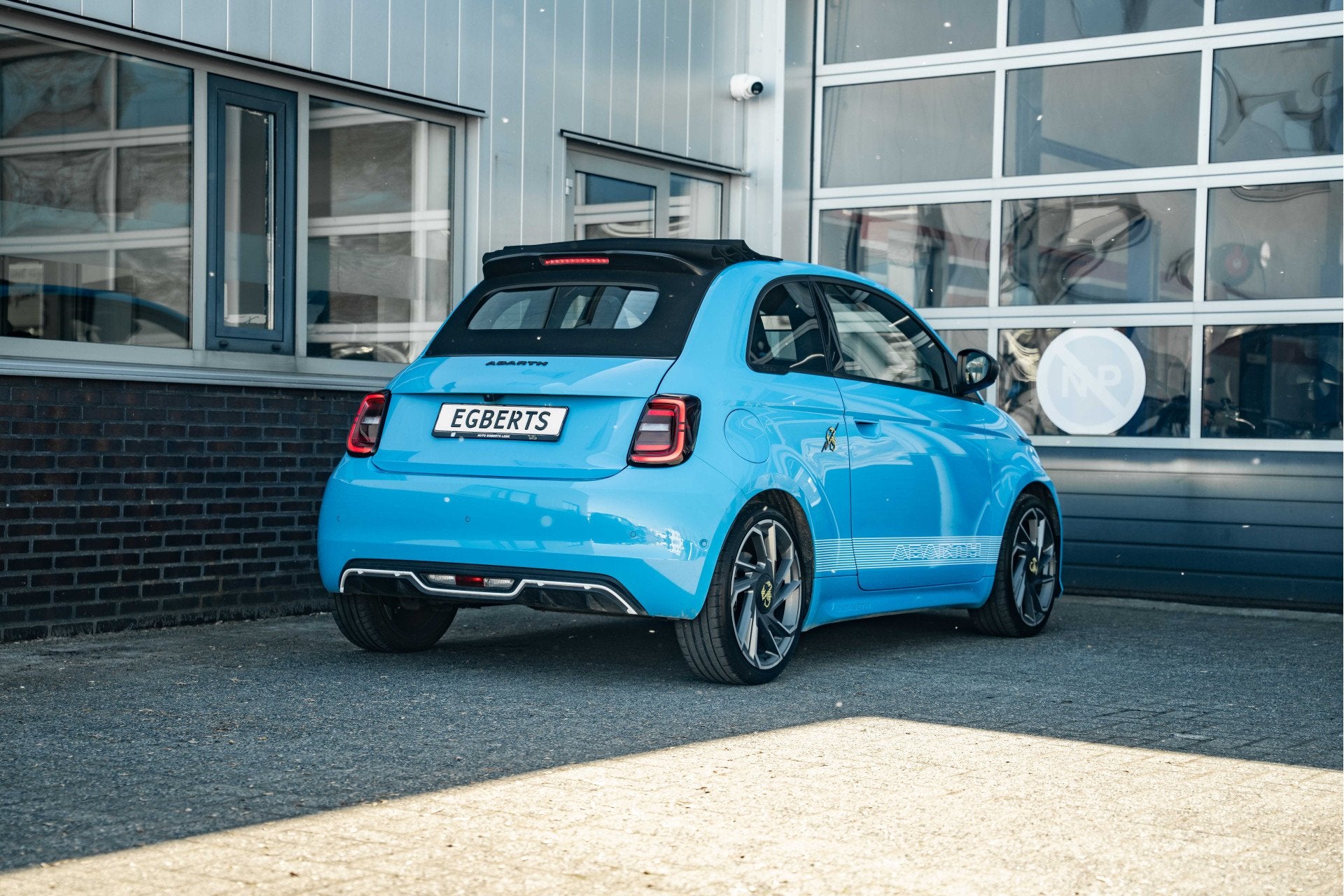 Fiat 500C Abarth Scorpionissima | 42 kWh (bj 2023), Auto's, Fiat, Gebruikt, 229 min, 155 pk, 1335 kg