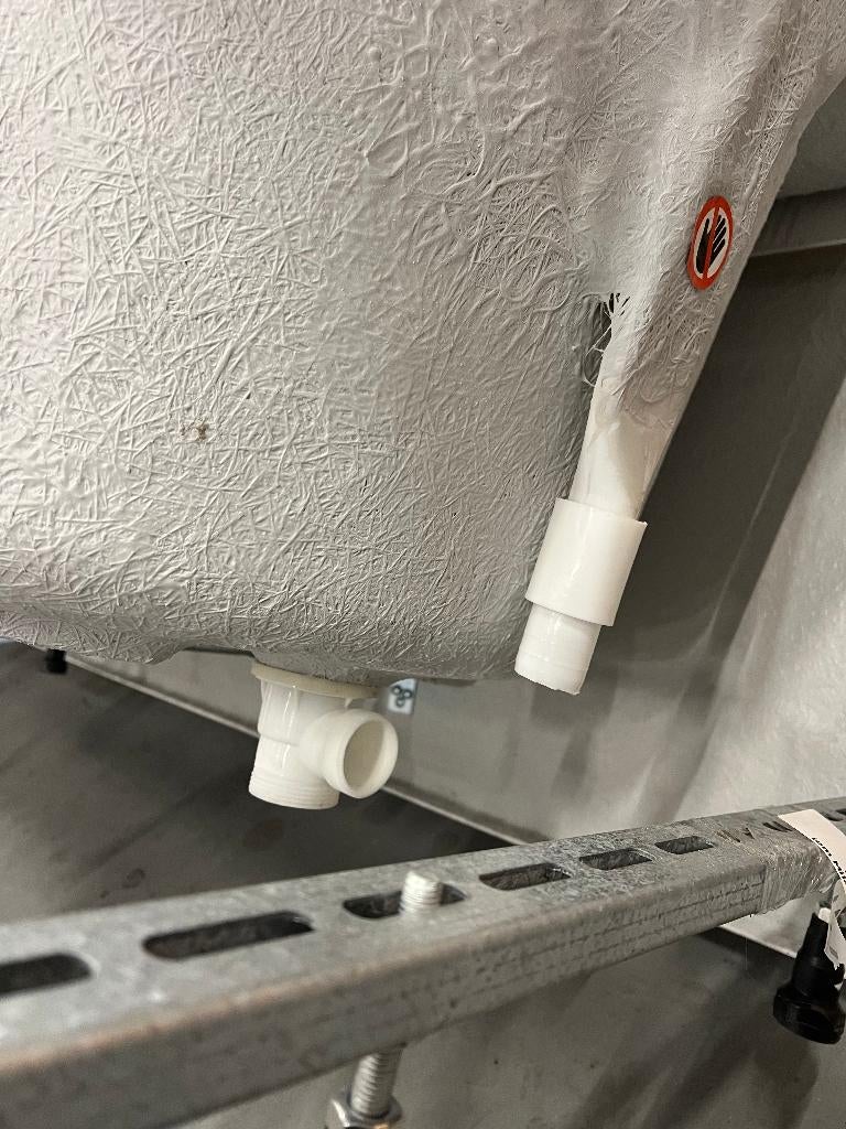 Beschadigd ligbad nummer 1 van 10., Doe-het-zelf en Verbouw, Sanitair, Ophalen, Gebruikt, Bad