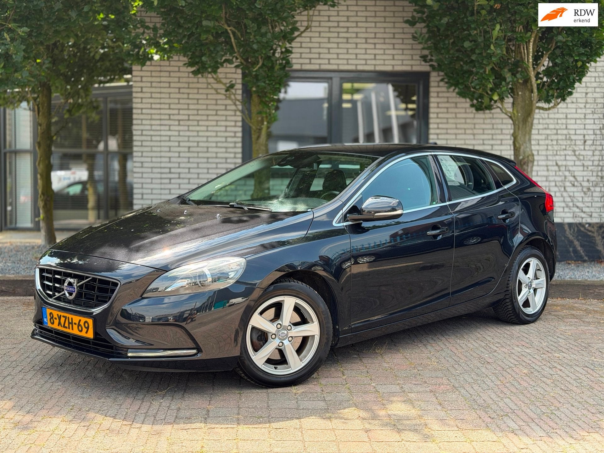 Volvo V40 1.6 T3 Summum Navi|ClimateControl|Stoelverwarming|, Voorwielaandrijving, Gebruikt, Zwart, 4 cilinders